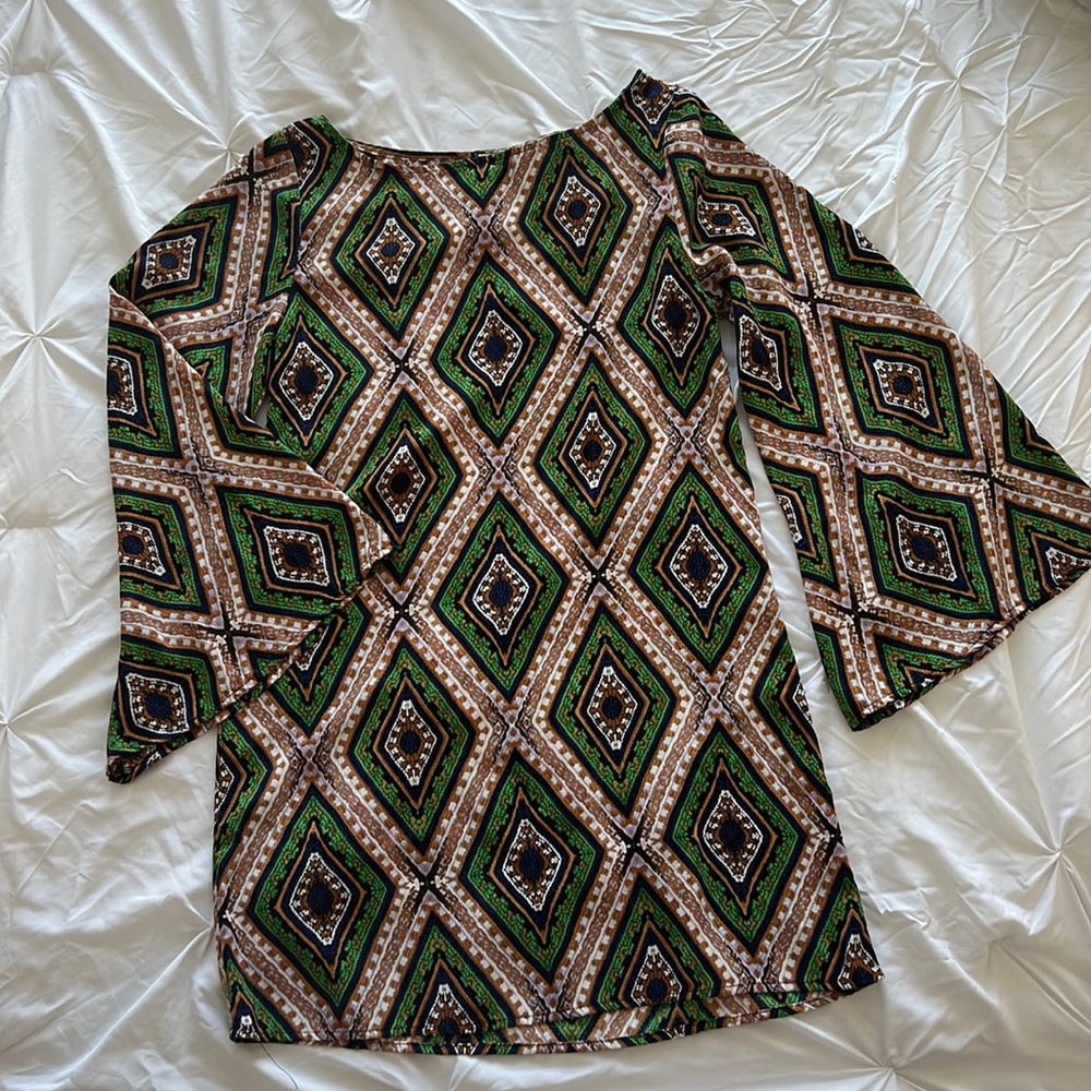 Geometric Wide-Sleeved Shift Dress